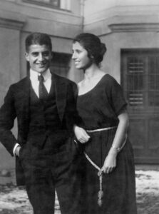 1921. Pier Giorgio so sestrou Lucianou v Berlíne, na nádvorí veľvyslanectva.